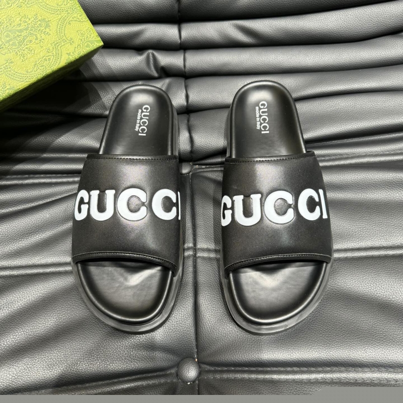 G*u*i slippers
